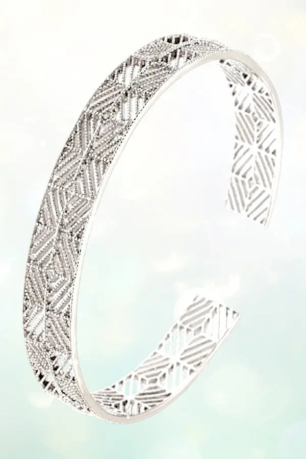 GEOMETRIC PATTERN CUT OUT DETAIL LUSTROUS CUFF BRACELET - SweetShine c.o.c. 
