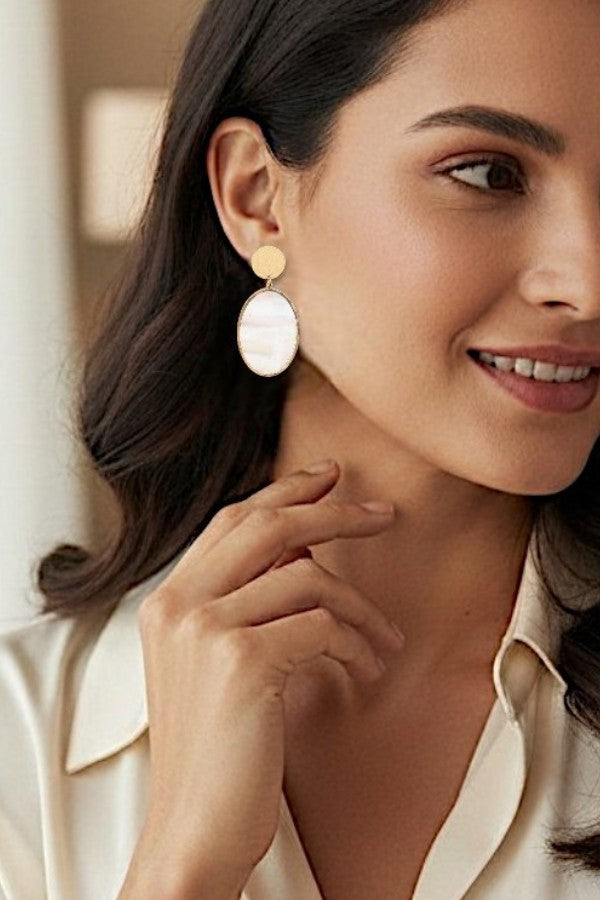 FRAMED OVAL SHELL DANGLE EARRING