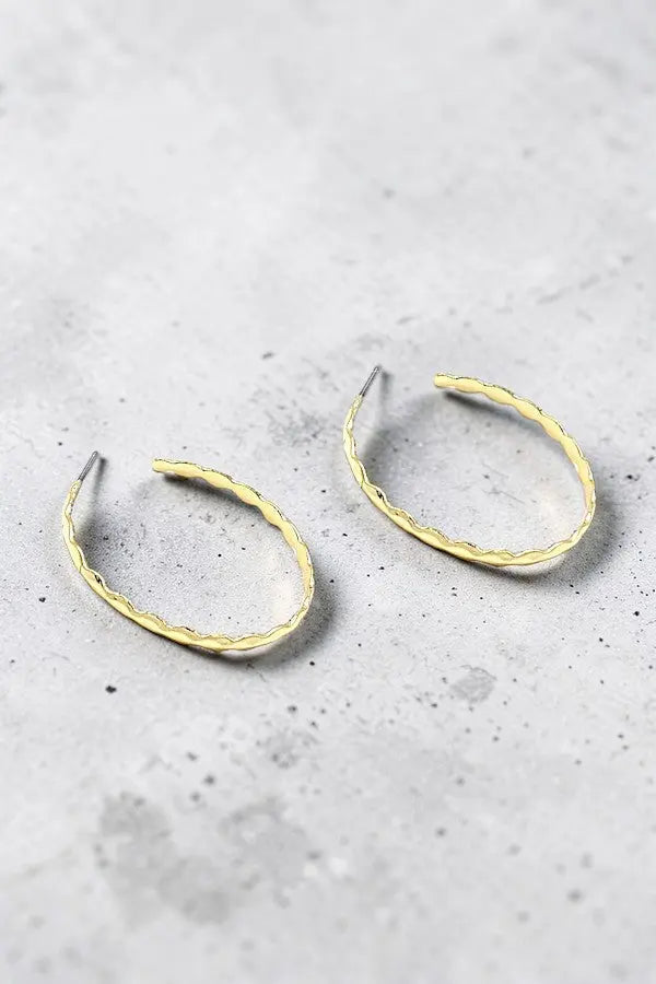 WAVY CUT SEMI HOOP EARRING - SweetShine c.o.c. 