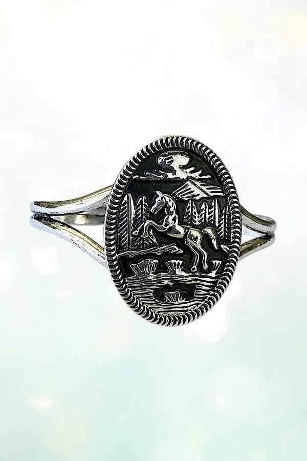 WESTERN ETCHED RUNNING HORSE CUFF BRACELET - SweetShine c.o.c. 